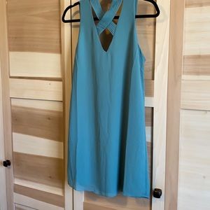 New with tags cute detail in the front. Comes with extra button for the back.